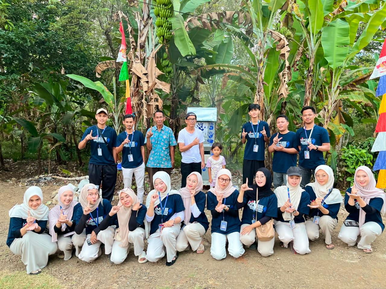 KKM Bina Mutiara Gagas Pembuatan Rocket Stove di Kp. Ciherang: Solusi Efektif Pengendalian Sampah dan Minimalisir Polusi Udara