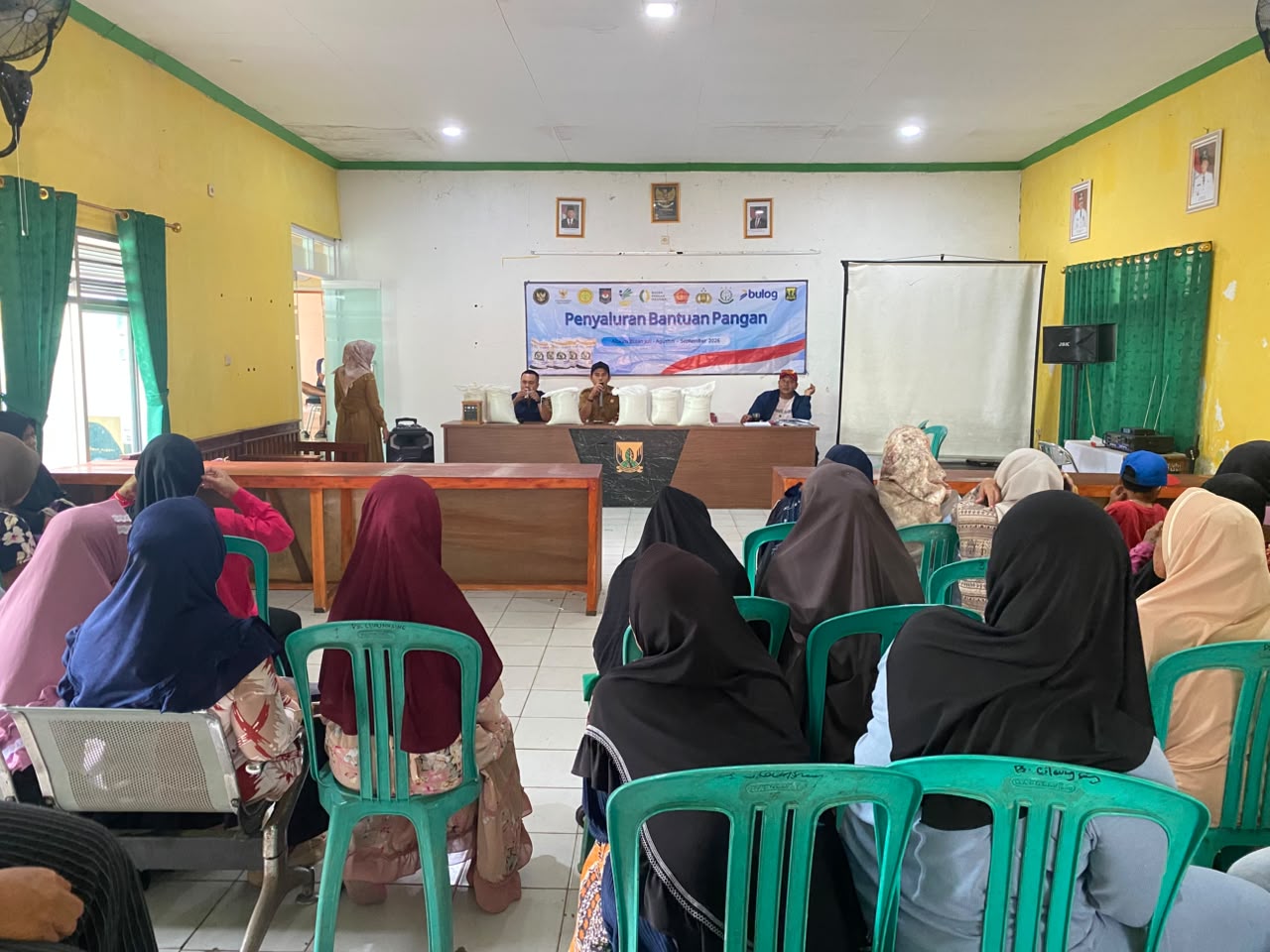 Pemerintah Desa Cileungsing Salurkan Bantuan Beras kepada 617 KPM: Tiap Keluarga Terima 30 Kg